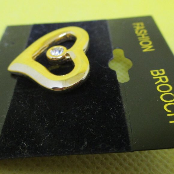 Vintage Rhinestone Heart Brooch Heart Brooch Gold Tone Open Heart Brooch On Card - Picture 5 of 9